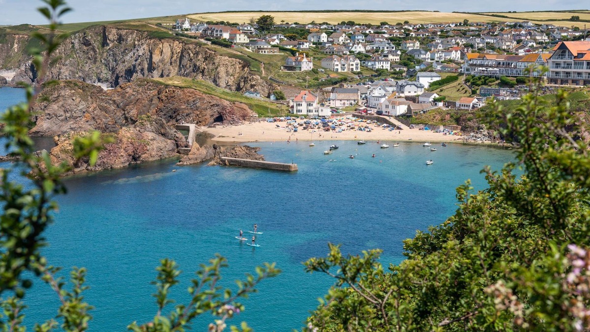 Hope-Cove Apartment | Sunny Cove - a luxury coastal apartment moments from the beach