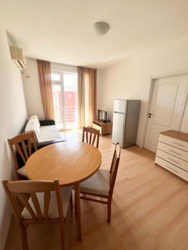 Tankovo Apartment | Sunny day 5