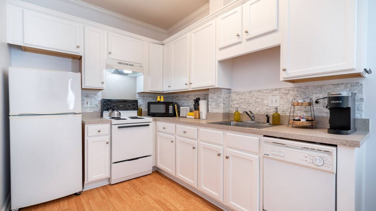 Concord Condo | Sunny Daze · Sunny Daze- Chic condo close to NASCAR