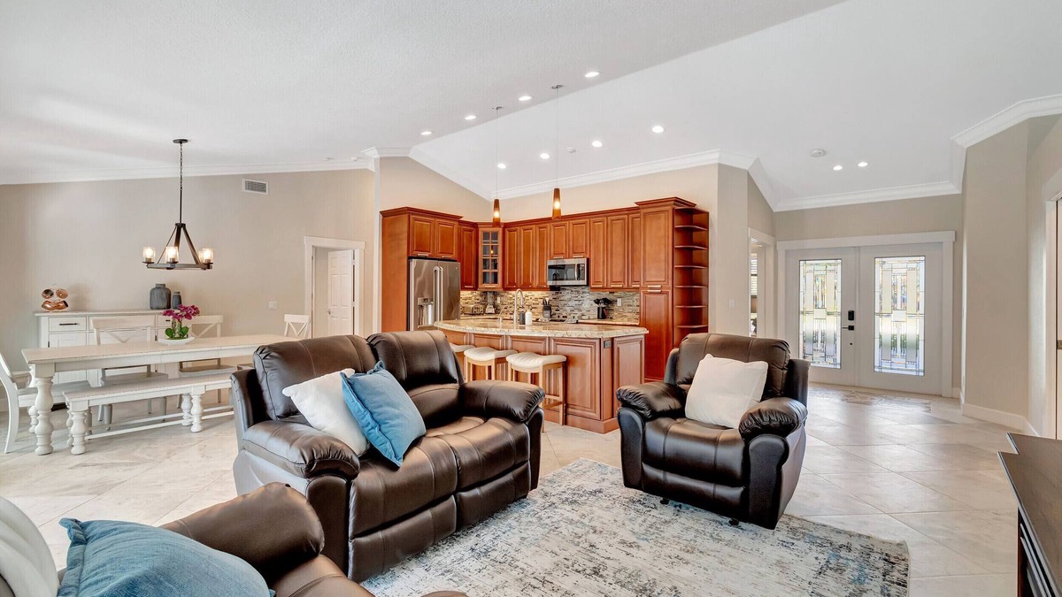 Wellington House | Sunny De-Lite! Cozy private pool home retreat 3 mi to WEF in Wellington.
