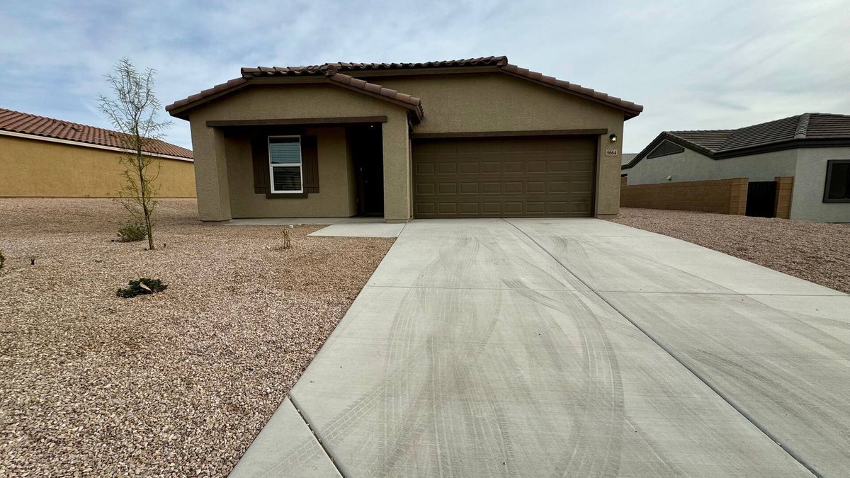 Fort Mohave House | Sunny Desert Retreat 3 Bedroom