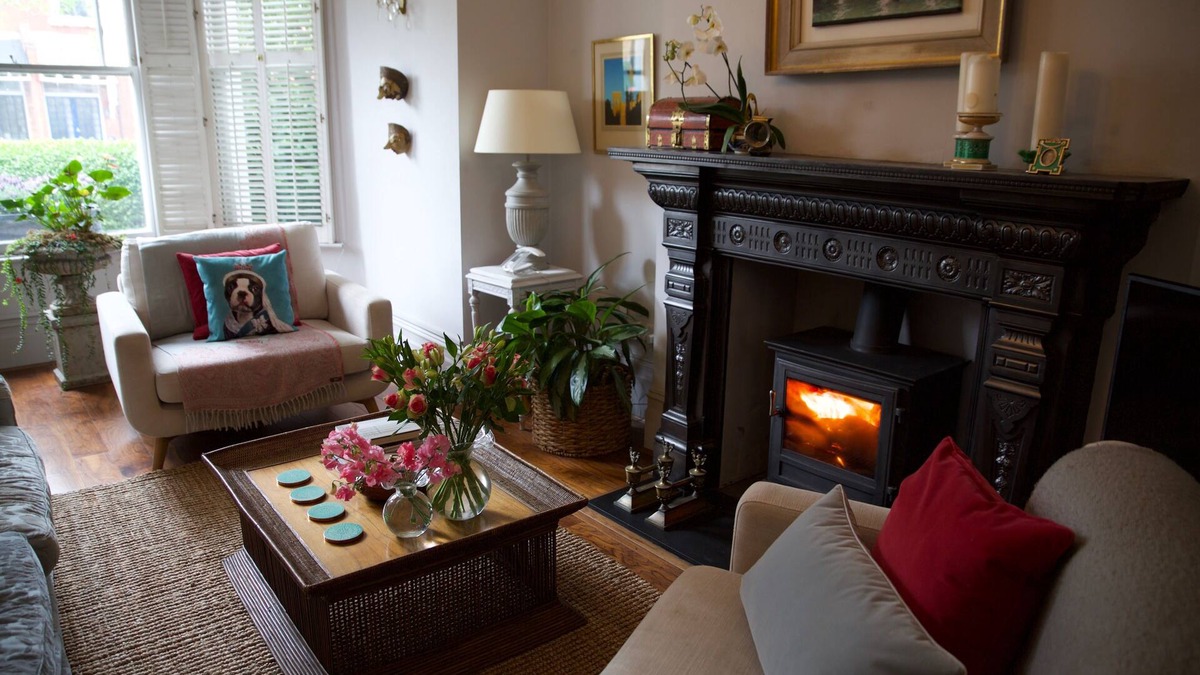 Haringey Apartment | Sunny Edwardian garden flat with large summer house in leafy north london