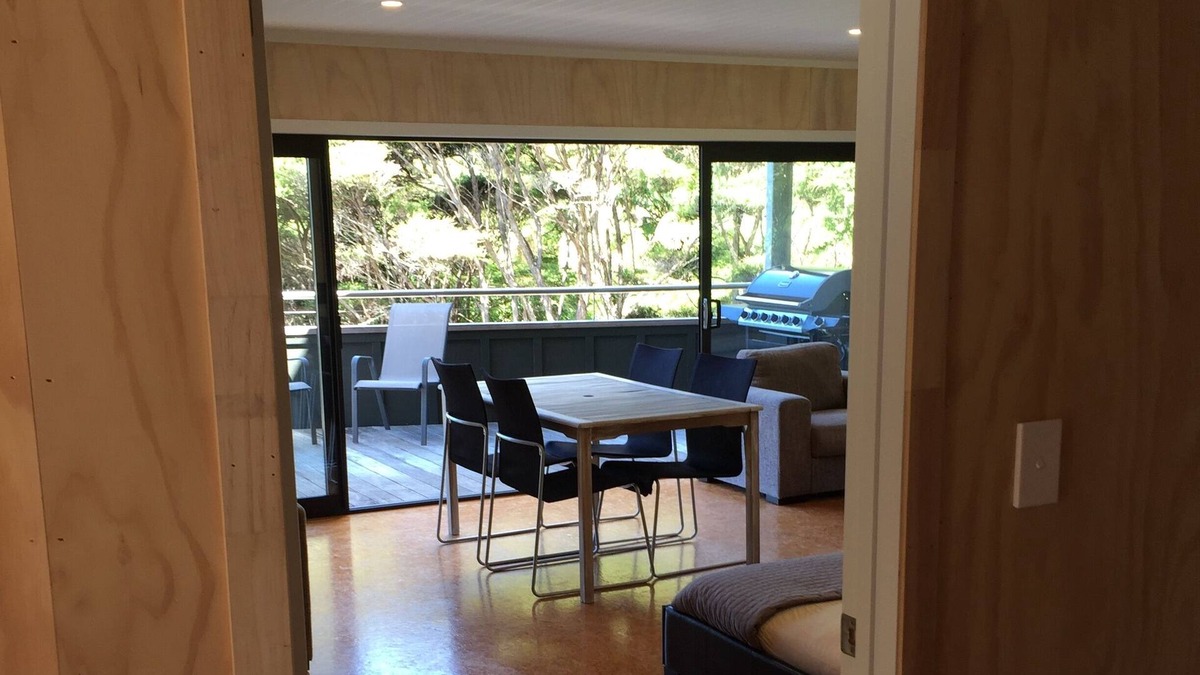 Raglan Apartment | Sunny Elevated (Rimu Studio) with Sea Views