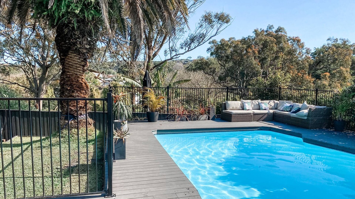 Wheeler Heights House | Sunny Family Home - Northern Beaches