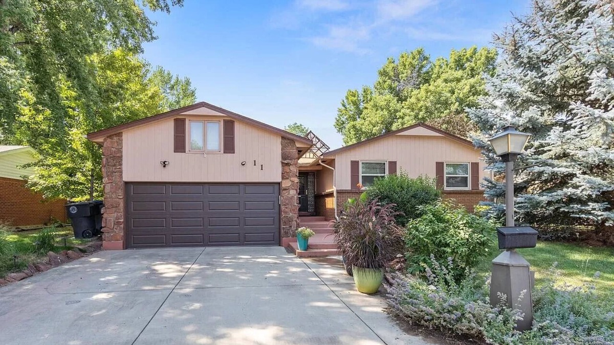 Longmont House | Sunny Family Retreat | HotTub, GameRoom, Backyard