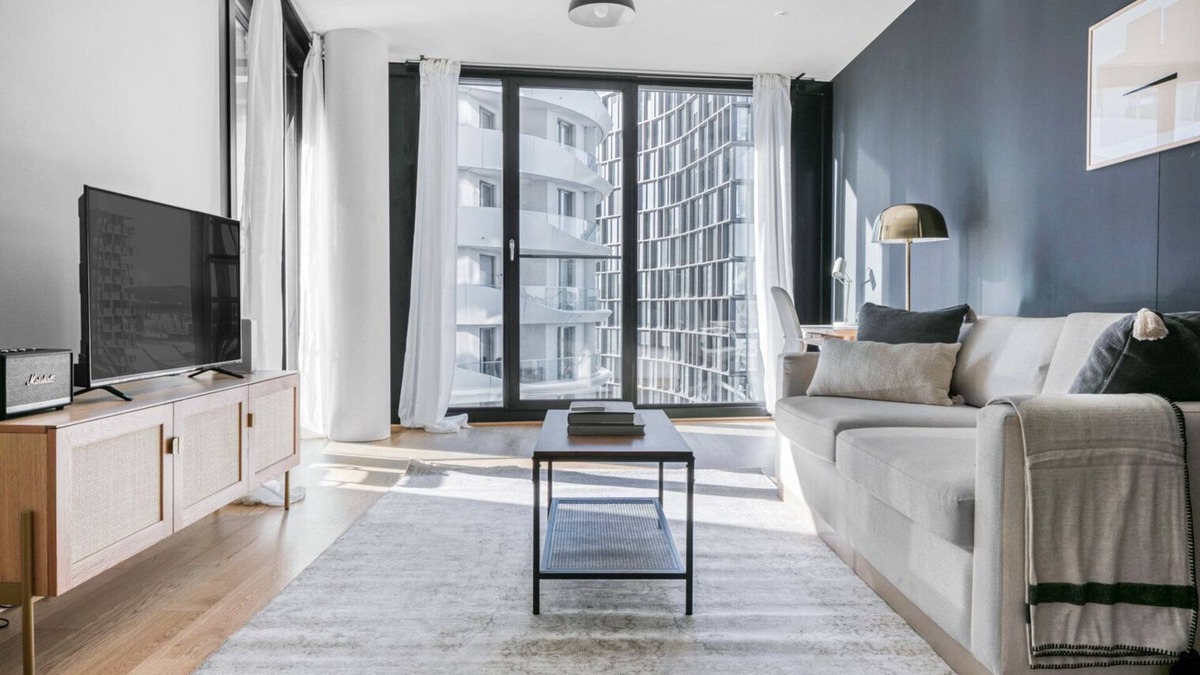 Favoriten Apartment | Sunny Favoriten 1BR w/Gym & Lounge, walk to Hauptbahnhof, by Blueground