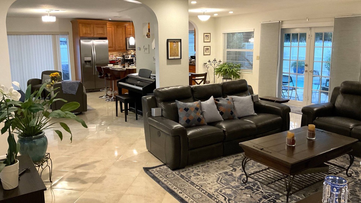 Boulevard Heights Villa | SUNNY FLORIDA VILLA. 20 minutes from beach, heated pool!