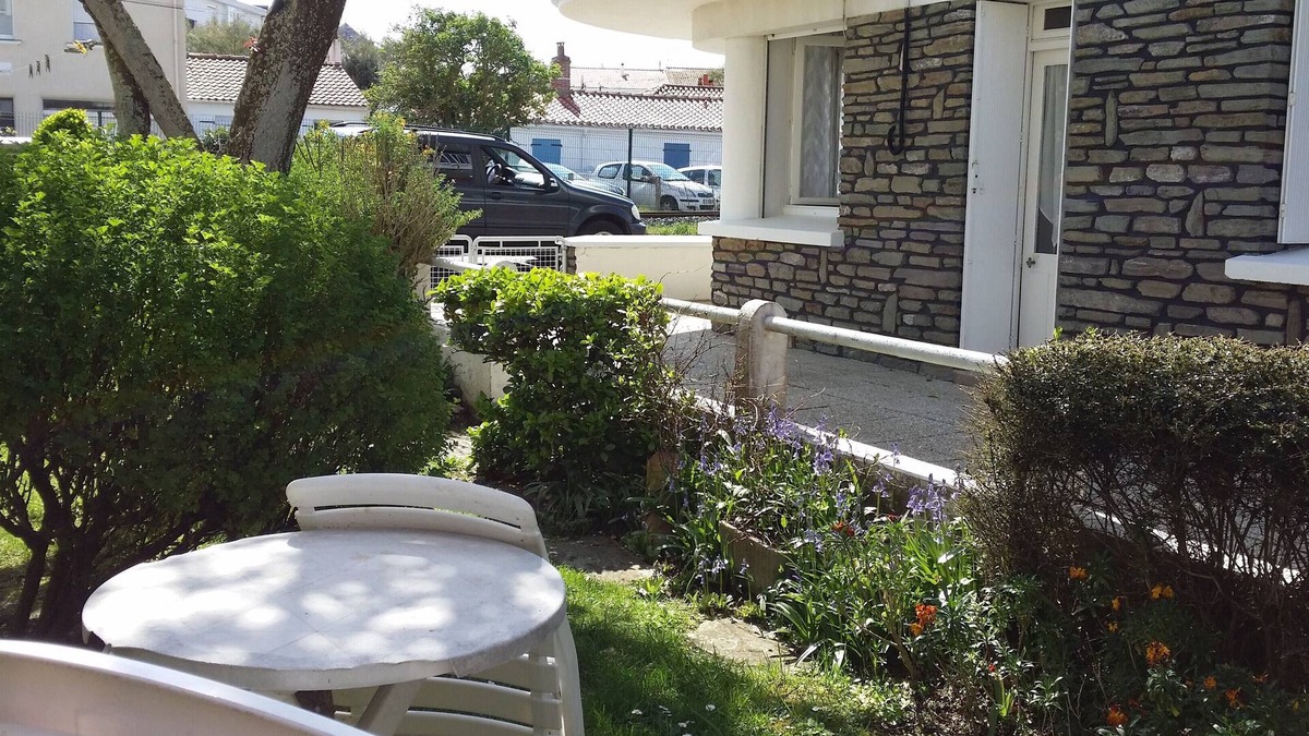Saint-Gilles-Croix-de-Vie Apartment | SUNNY APARTMENT IN FRONT OF THE PORT and NEAR CITY CENTER.