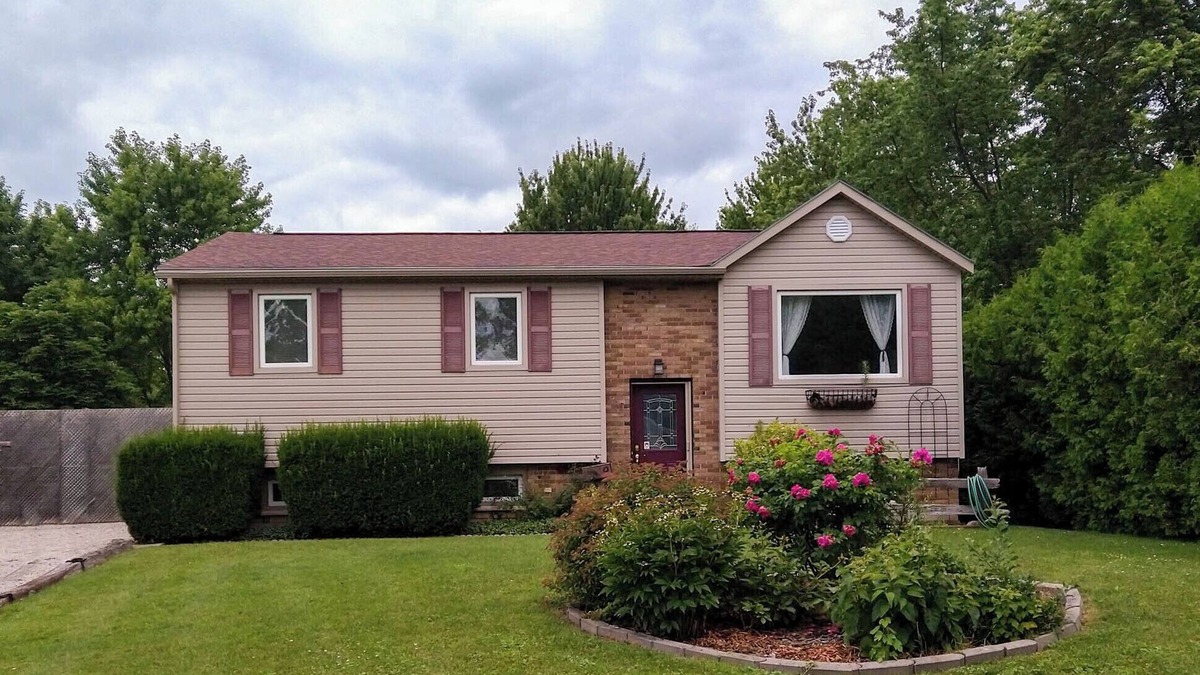 Bayfield House | Sunny Gardens - Village of Bayfield