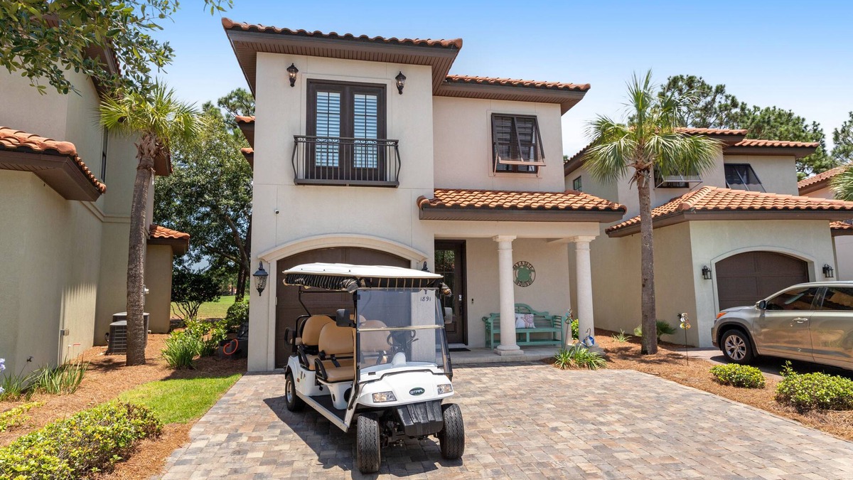Villa Lago House | Sunny getaway with 2 golf carts, patio, grill, pool, & tennis