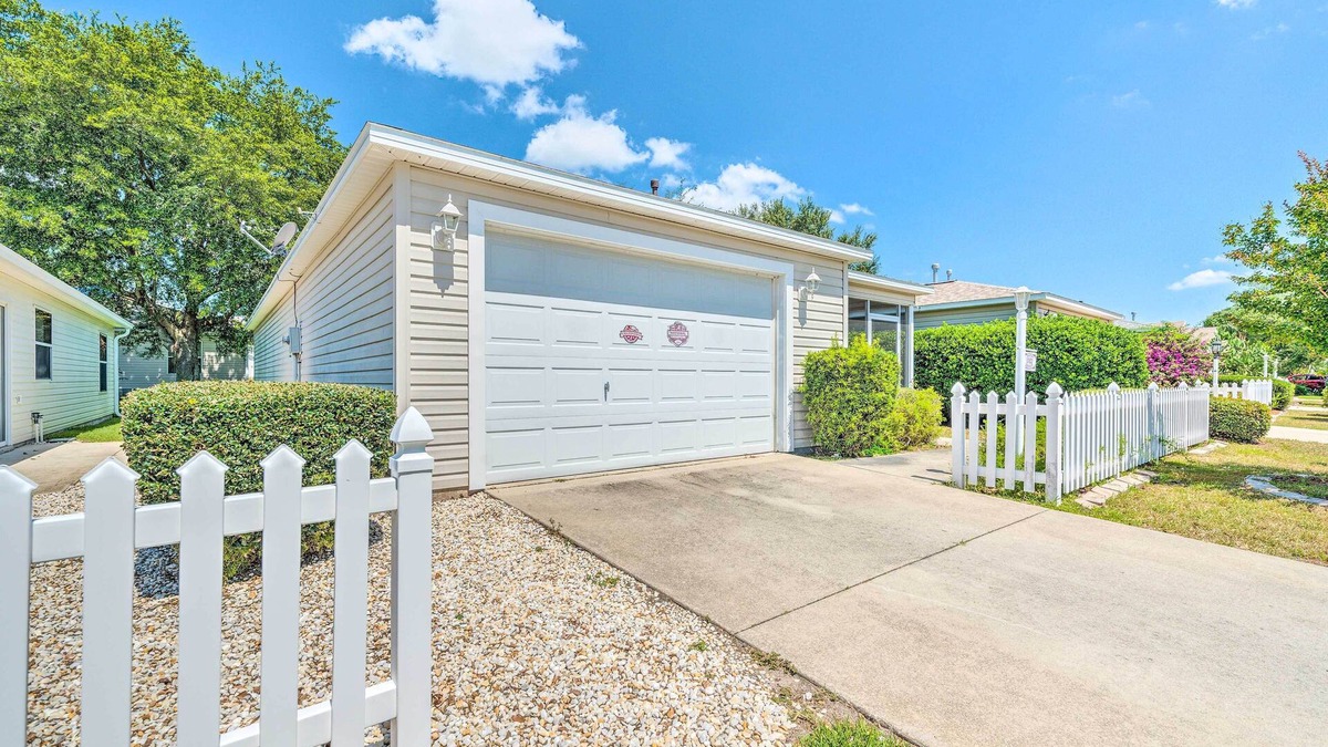 Chatham Cottage | Sunny Home in The Villages w/Lanai & Pool Access!