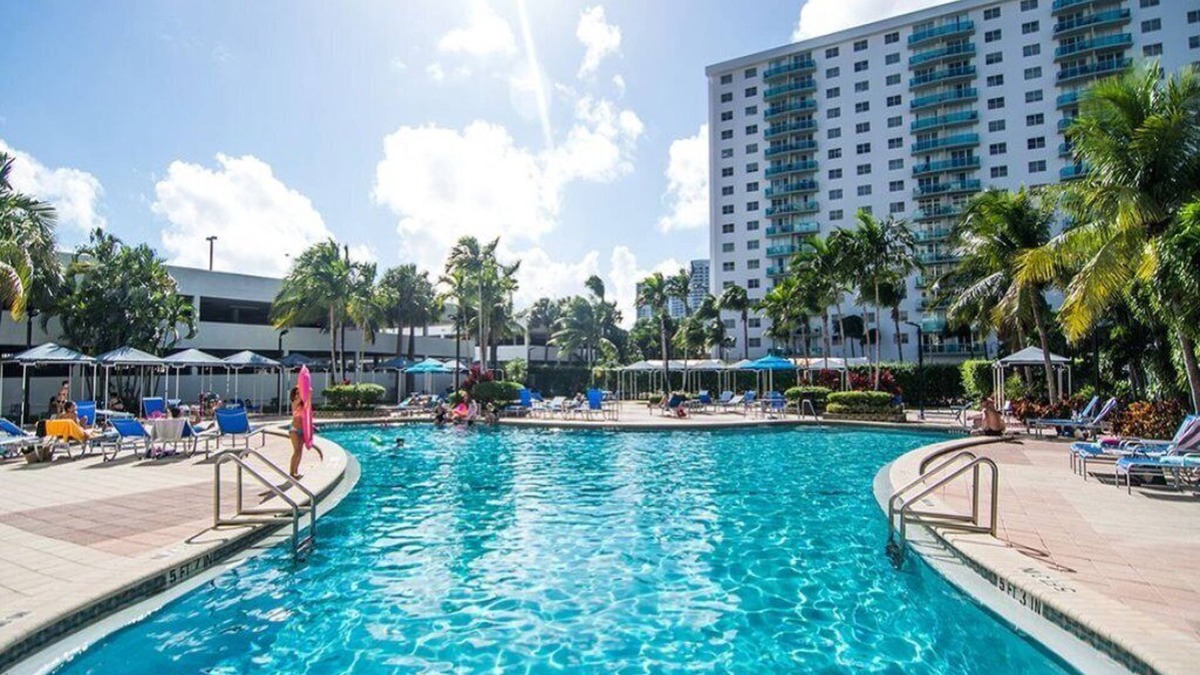 Golden Beach Condo | Sunny Isles Beach Condo: Spacious, Modern, Sleeps 6+, Steps to Ocean