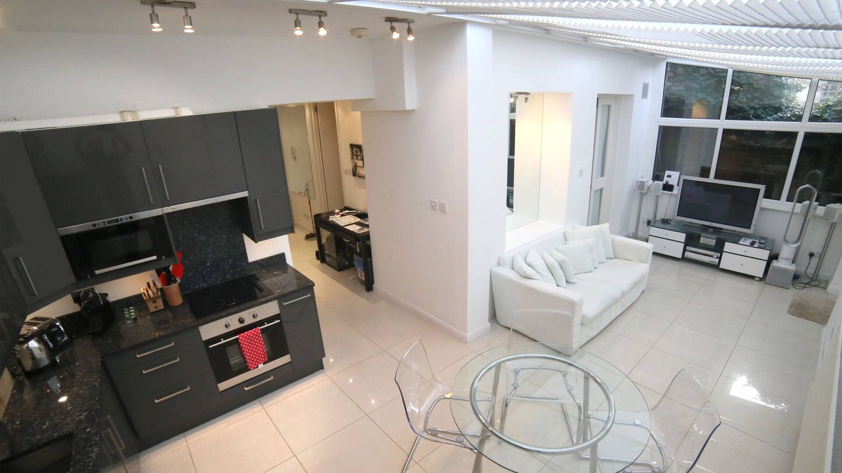 Bayswater Apartment | SUNNY LARGE GARDEN FLAT on KILDARE GARDENS near Paddington station