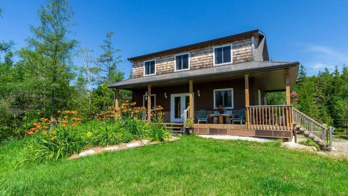 Northern Bruce Peninsula Cabin | Sunny Meadow Retreat by Lake Huron