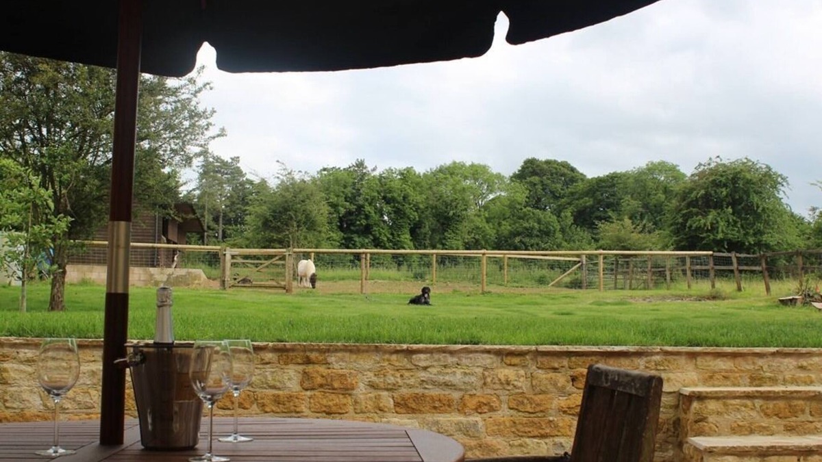 Bourton Bed & Breakfast | Sunny Nest