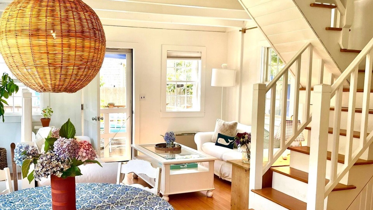 Oak Bluffs Cottage | Sunny Oak Bluffs cottage minutes from beach