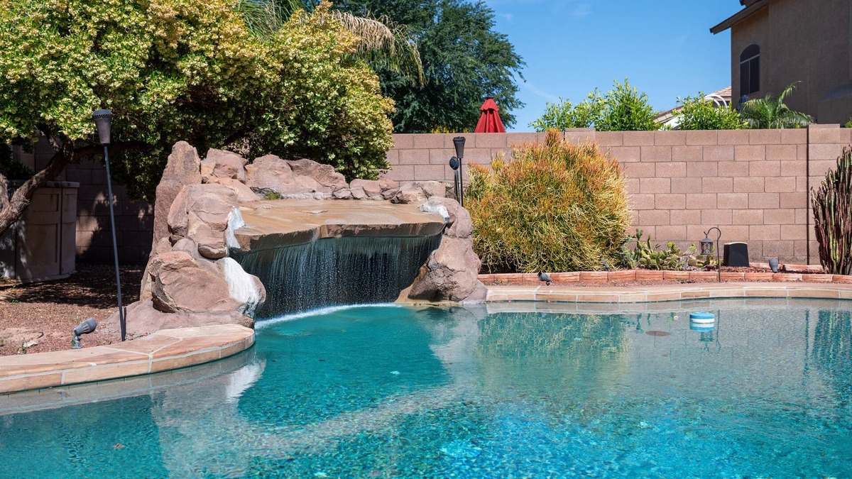 Canyon Trails House | Sunny Oasis Retreat - by HomeSlice Stays