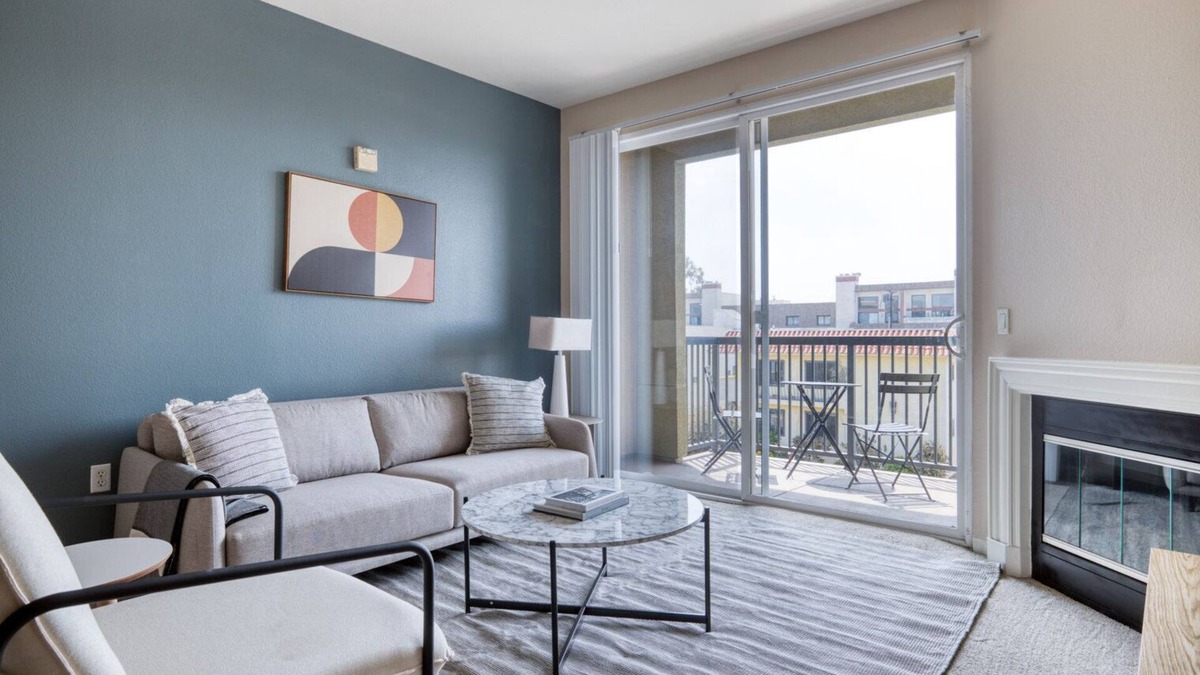 Playa Del Rey Apartment | Sunny Playa Del Rey 2BR w/Pool, Spa & Gym, nr Playa Beach, by Blueground