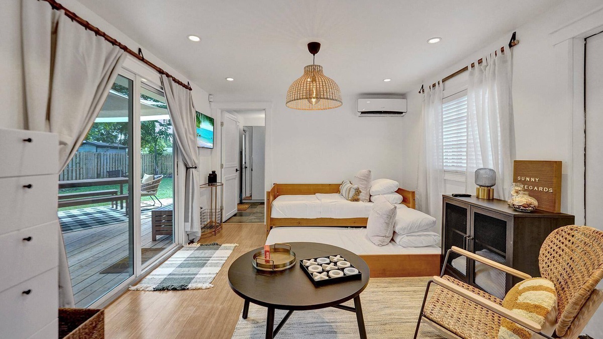 Edgewood House | Sunny Regards BBQ & Fire Pit 5min to Airport