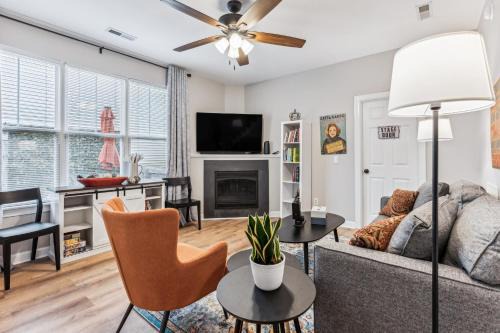 Greenacres Apartment | Sunny Retreat: Pool & Beach Near Condo