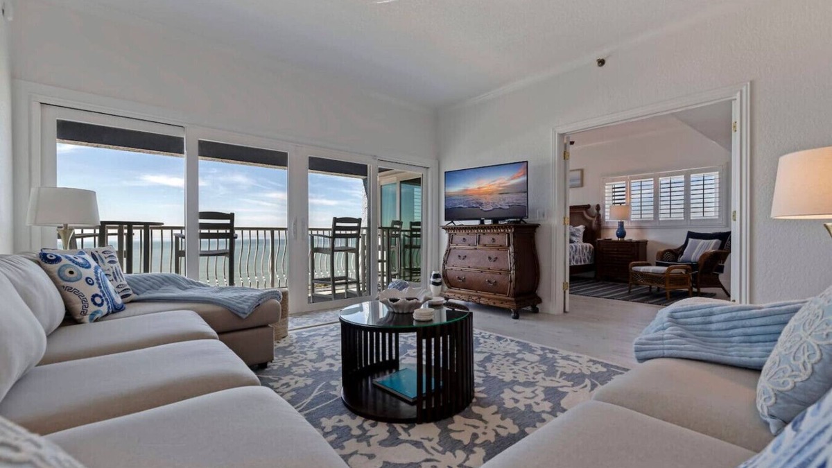 Redington Shores Condo | Sunny Retreat on Pristine Beach - Redington Shores