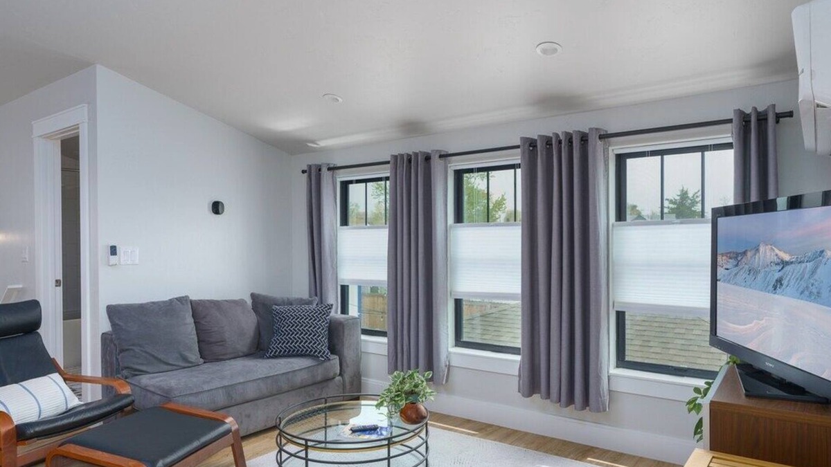 Clayton House | Sunny Schafer Park Guest Home ● Near RiNo