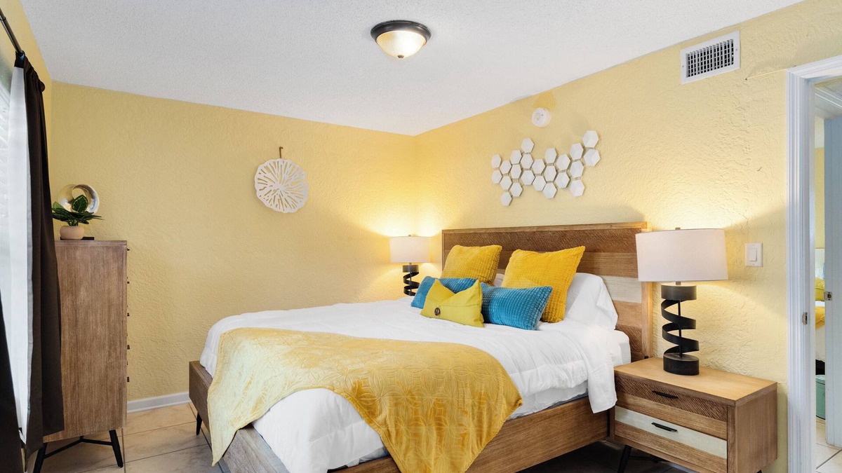 Indian Harbour Beach Apartment | Sunny Sea~ Walk to the beach, Pool, BBQ, Gym, Game