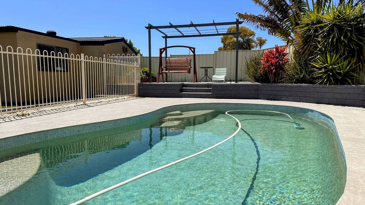 Lake Illawarra House | Sunny Shores Retreat –Private Pool & Pet friendly