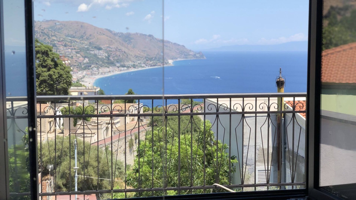 Taormina Apartment | Sunny Sicilian Modern Apartment with Sea Views