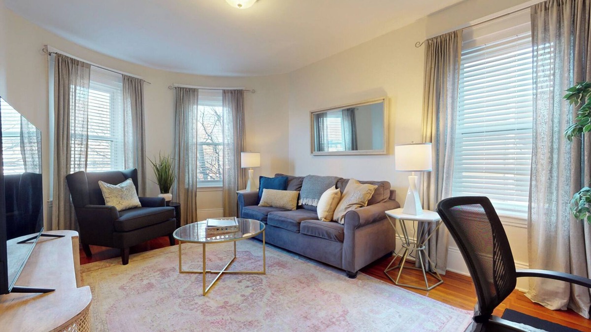 Aspinwall Hill Apartment | Sunny,spacious, sleeps 4, steps to MBTA,Hospitals.