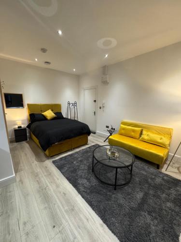 Plaistow and Sundridge Apartment | Sunny Stay Studio