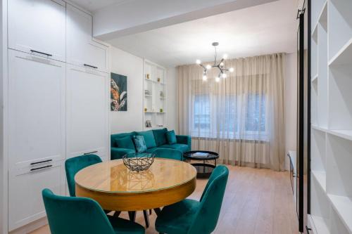 Oborishte Apartment | Sunny Stylish Apartment in Sofia by Flat Mаnager