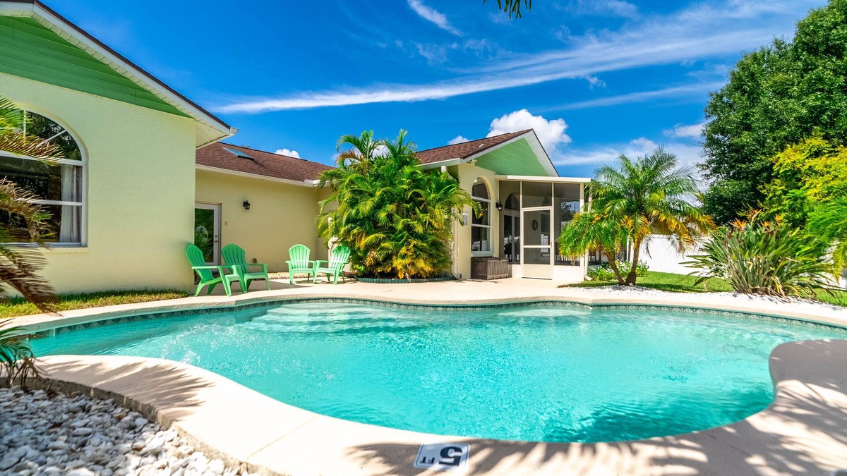 Lake Magdalene House | Sunny Tampa: 3BR, Heated Pool