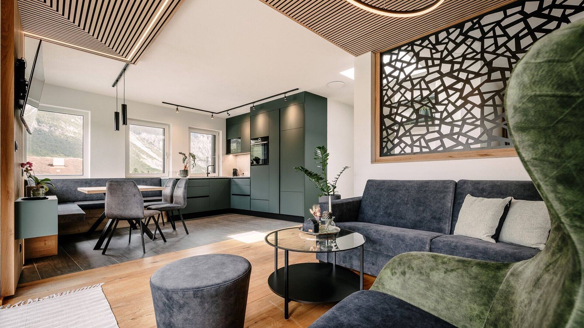 Oetztal-Bahnhof Apartment | Sunny top floor apartment in a top location