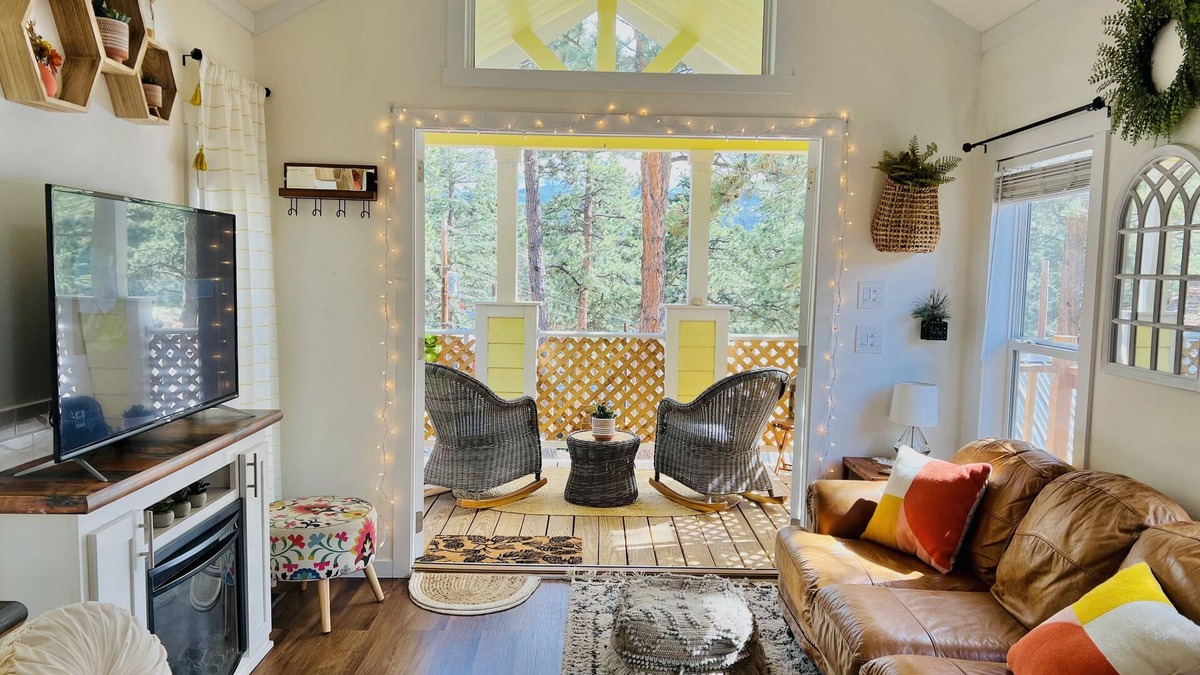 Woodland Park House | Sunny Treetop Tiny Home! Beautiful Pikes Peak View!