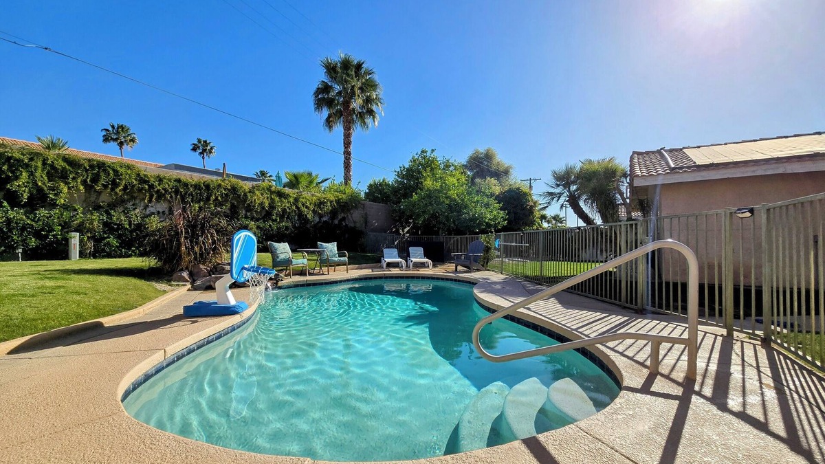 Bermuda Dunes House | Sunny vacation home w/private pool
