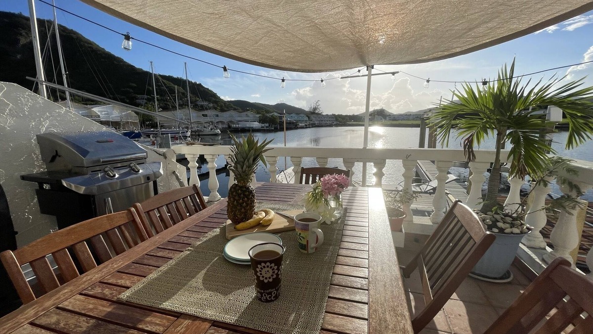 Bouvet Island House | Sunny Villa in the Marina - Excellent Water Views