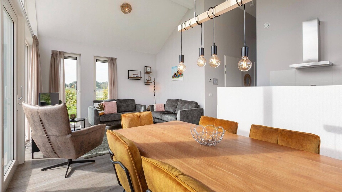 Tynaarlo House | Sunny Villa with Garden Patio