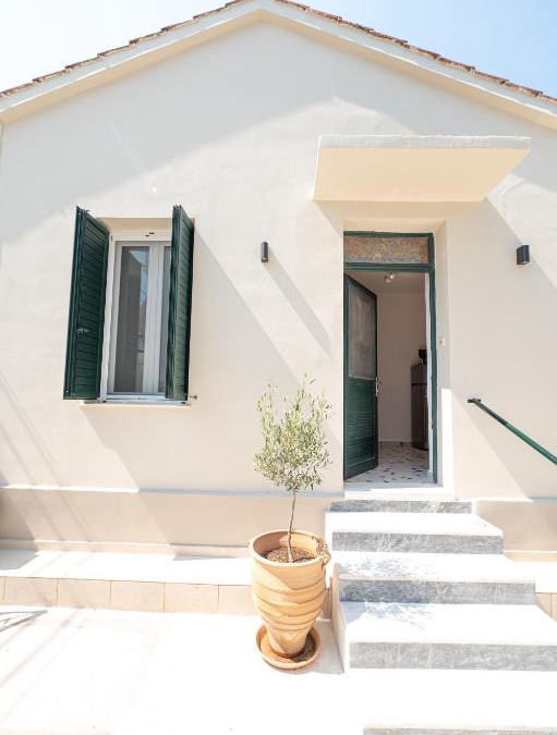 Poros Villa | Sunny yard apartments