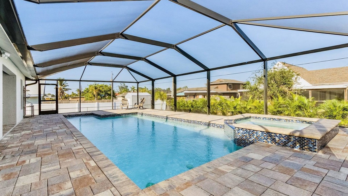 San Carlos Park House | SunnyBeach Luxury Vacation House*Pool*Spa*Central Location