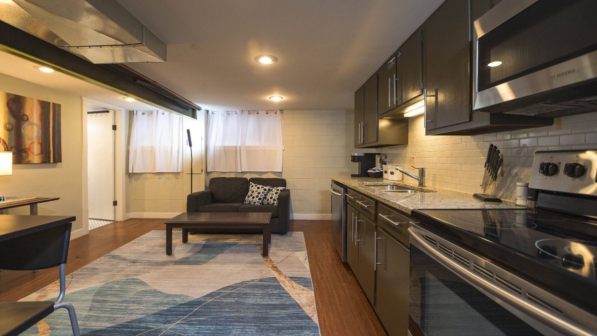 Sunnyside House | Sunnyside Compound: Great for Groups! Hot Tub, Game Room, Sleeps 22 - 420ok!