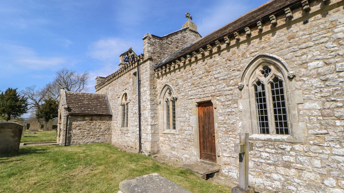 Richmond Cottage | SUNNYSIDE COTTAGE, family friendly, with open fire in Leyburn