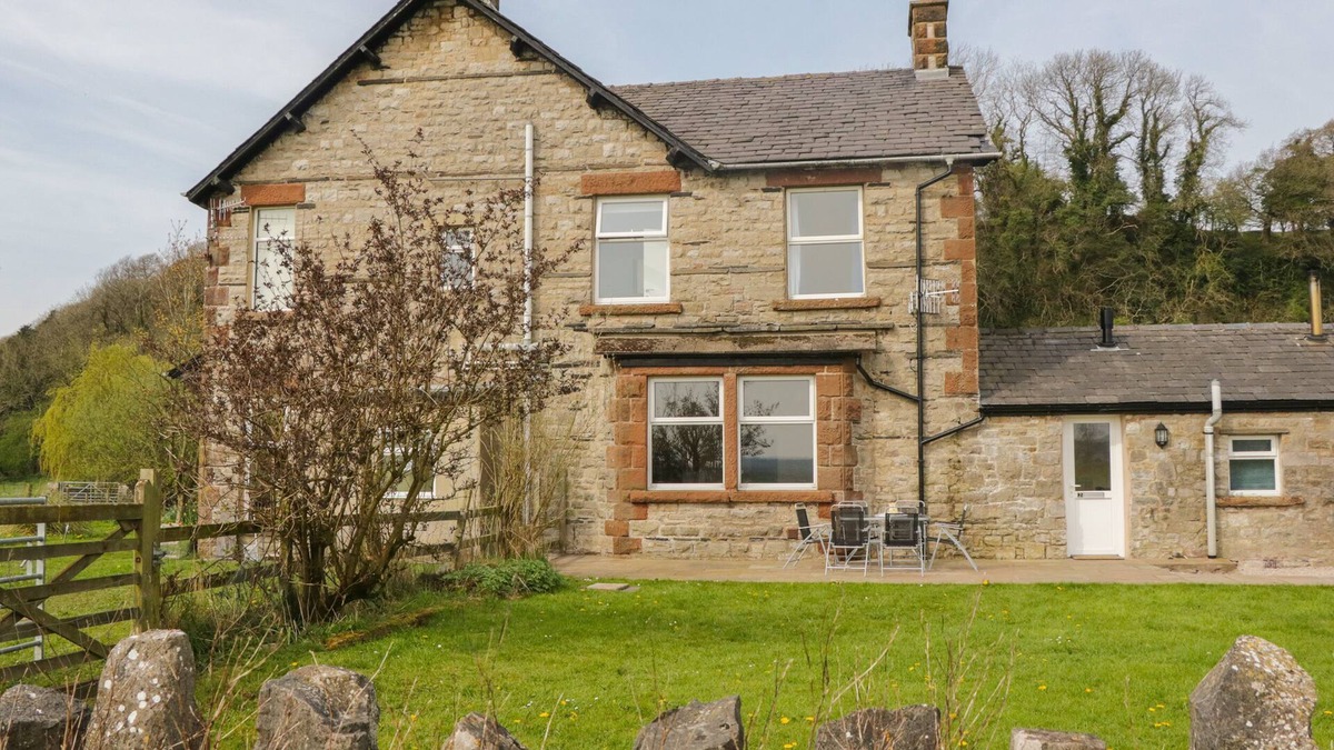 Meathop House | SUNNYSIDE FARM, pet friendly, with a garden in Grange-Over-Sands