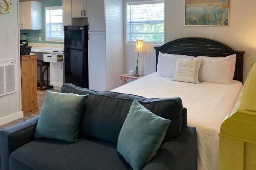 Kiska Beach Hotel | Sunnyside Studio