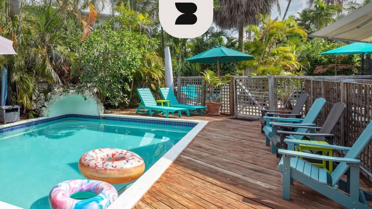 Old Town Apartment | Sunnyside Up by Brightwild Pool Parking