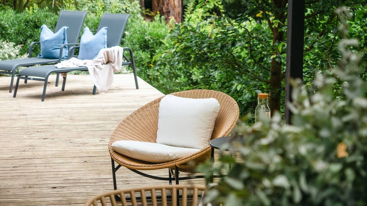 Red Hill House | SunRey Retreat - Escape to a peaceful and private oasis.
