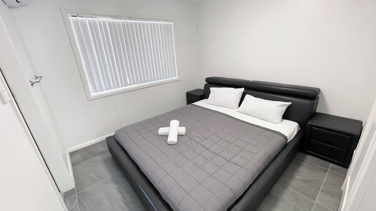 Surfers Paradise Apartment | Sunrise Apt 4 · Cozy 1BR · Poolside Escape