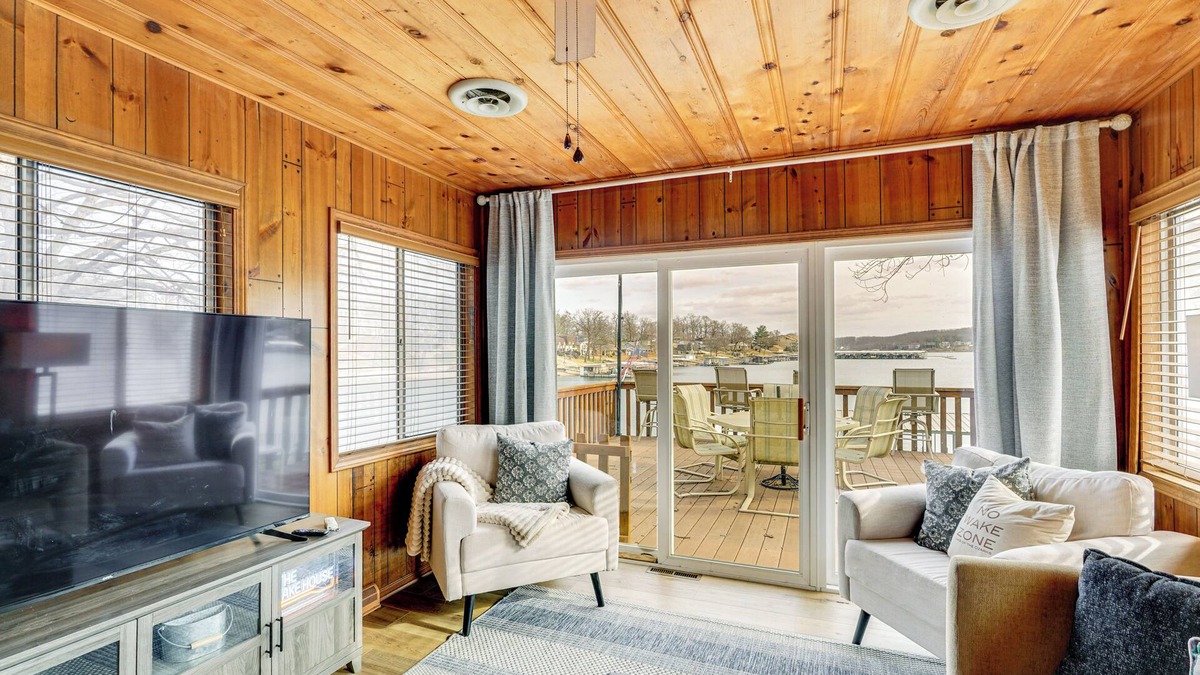 Sunrise Beach Cabin | Sunrise Beach Lake House w/Water Views & Dock!