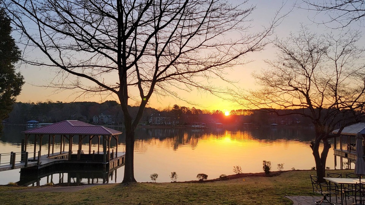 Mayhew Cabin | Sunrise Cabin on Lake Norman