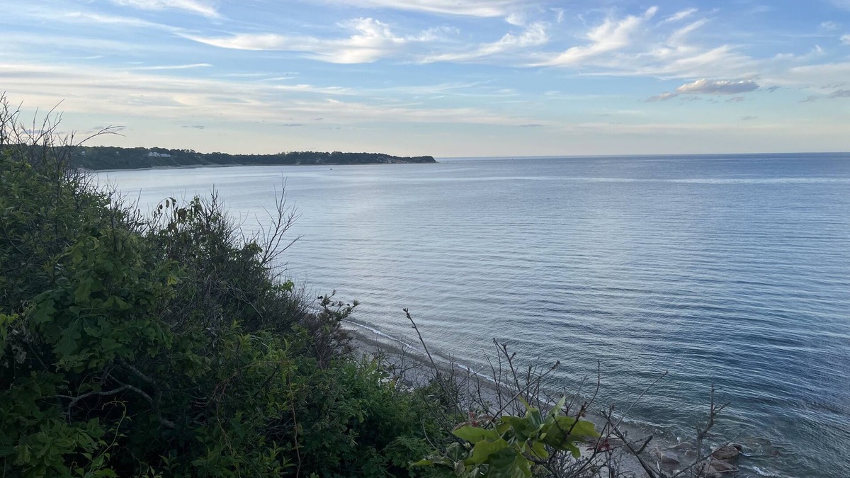 Cedar Bushes Cottage | Sunrise cottage on the cliffs of Manomet Bluffs, Cape Cod